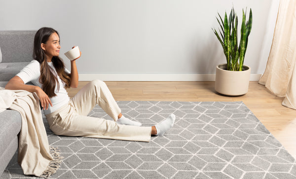 Tapis géométrique gris